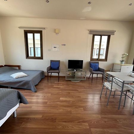 Extremely Comfy Apt With Spacious Private Terrace 10Min Walk To The Beach & In Town 拉纳卡 外观 照片
