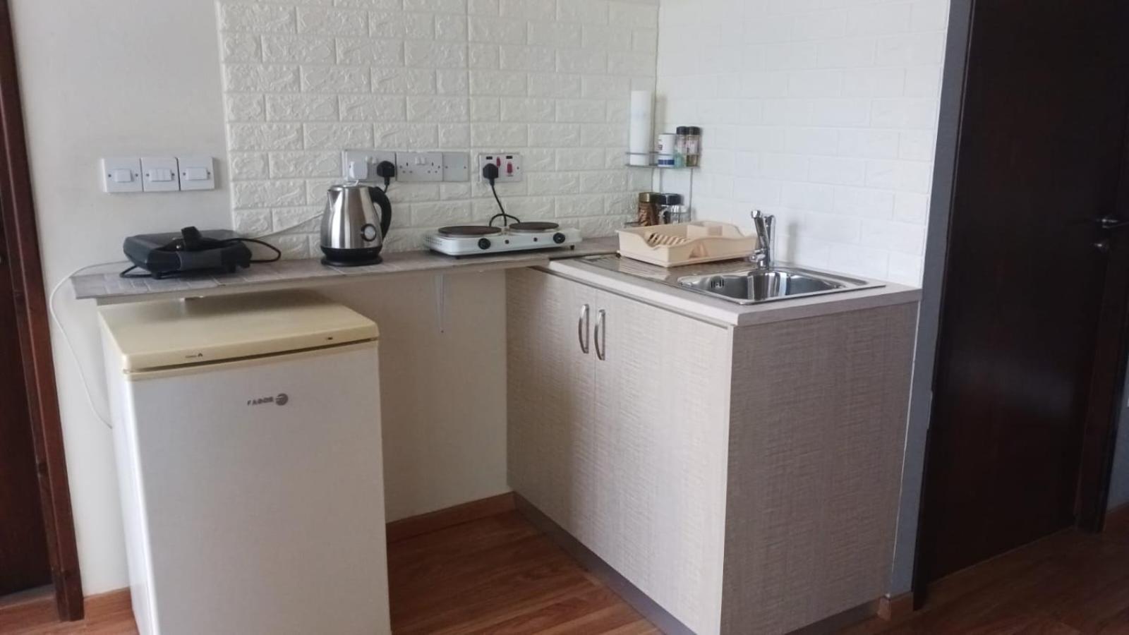 Extremely Comfy Apt With Spacious Private Terrace 10Min Walk To The Beach & In Town 拉纳卡 外观 照片