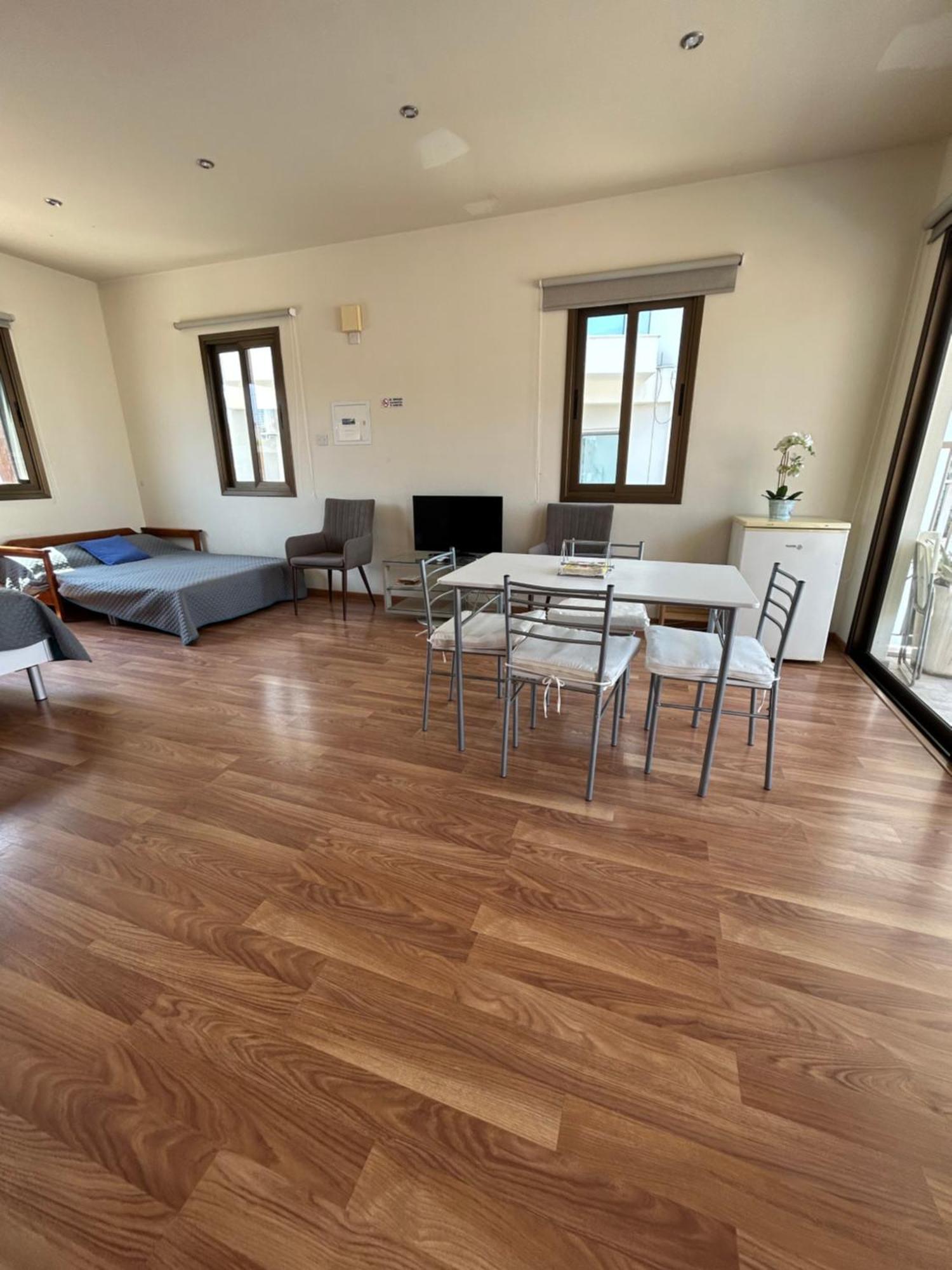 Extremely Comfy Apt With Spacious Private Terrace 10Min Walk To The Beach & In Town 拉纳卡 外观 照片