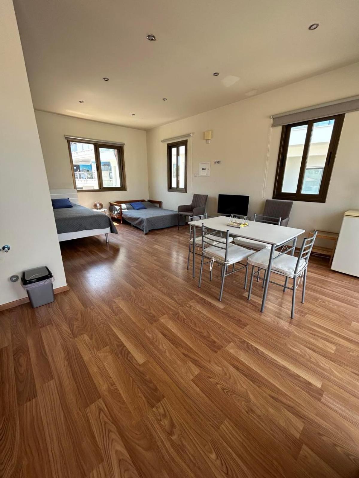 Extremely Comfy Apt With Spacious Private Terrace 10Min Walk To The Beach & In Town 拉纳卡 外观 照片